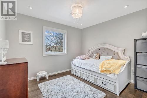 8 Keewaydin Street, Hamilton, ON - Indoor Photo Showing Bedroom