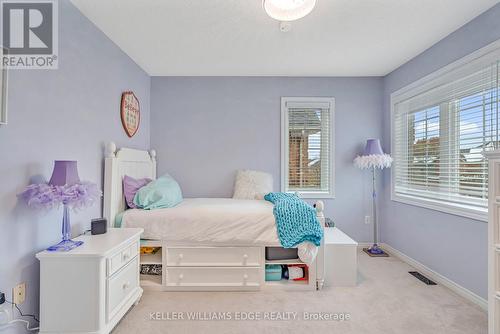 8 Keewaydin Street, Hamilton, ON - Indoor Photo Showing Bedroom