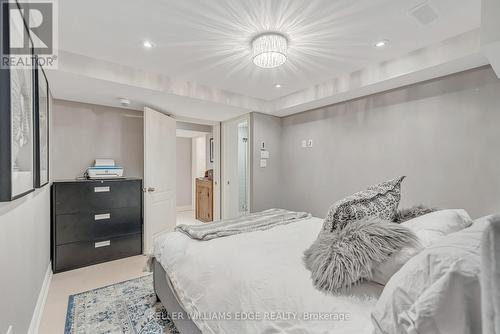 8 Keewaydin Street, Hamilton, ON - Indoor Photo Showing Bedroom