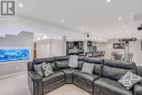 8 Keewaydin Street, Hamilton, ON - Indoor Photo Showing Living Room