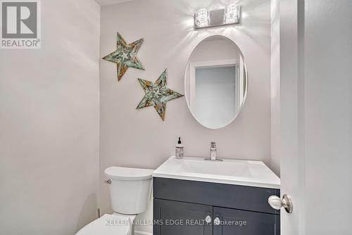 8 Keewaydin Street, Hamilton, ON - Indoor Photo Showing Bathroom