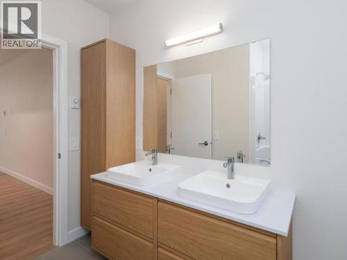 301-202 Lowe Street, Whitehorse, YT - Indoor Photo Showing Bathroom