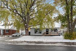 1796 SAUNDERSON DRIVE  Ottawa, ON K1G 2C2