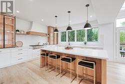 214 SHAVER AVENUE N  Toronto, ON M9B 4P3