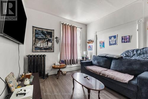 394 Pembroke Street E, Pembroke, ON - Indoor Photo Showing Living Room