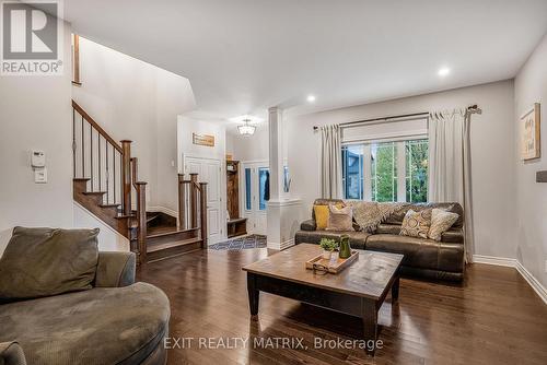 301 Colmar Street, Russell, ON - Indoor Photo Showing Living Room