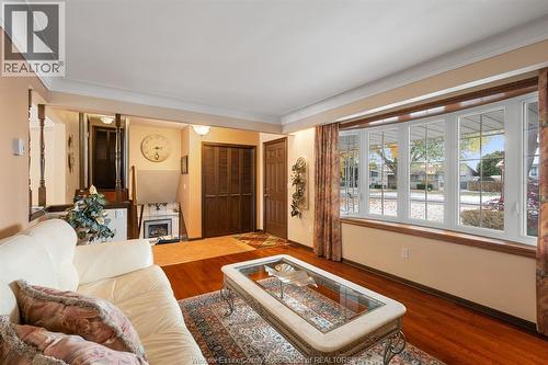 1530 Golfview Drive, Lasalle, ON - Indoor Photo Showing Living Room