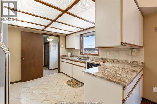 1530 Golfview Drive, Lasalle, ON - Indoor Photo Showing Kitchen With Double Sink