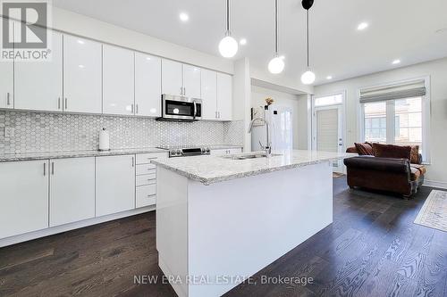 1155 Hamman Way, Milton, ON - Indoor Photo Showing Kitchen With Upgraded Kitchen