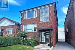 82 LANARK AVENUE  Toronto, ON M6E 2G4