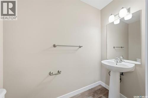 560 Pringle Crescent, Saskatoon, SK - Indoor Photo Showing Bathroom