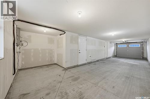 560 Pringle Crescent, Saskatoon, SK - Indoor Photo Showing Garage