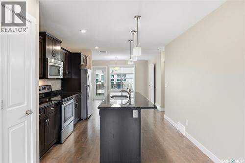 560 Pringle Crescent, Saskatoon, SK - Indoor Photo Showing Kitchen With Stainless Steel Kitchen With Upgraded Kitchen