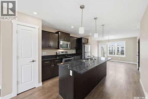 560 Pringle Crescent, Saskatoon, SK - Indoor Photo Showing Kitchen With Stainless Steel Kitchen With Double Sink With Upgraded Kitchen