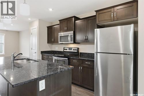 560 Pringle Crescent, Saskatoon, SK - Indoor Photo Showing Kitchen With Stainless Steel Kitchen With Double Sink With Upgraded Kitchen