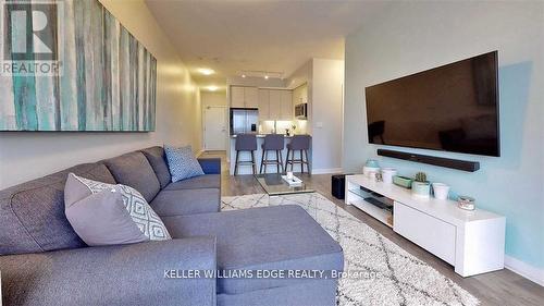 901 - 4633 Glen Erin Drive, Mississauga, ON - Indoor Photo Showing Living Room