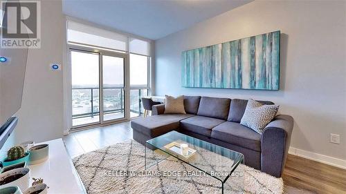 901 - 4633 Glen Erin Drive, Mississauga, ON - Indoor Photo Showing Living Room