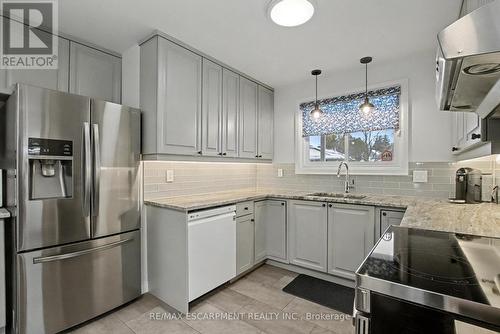 111 First Avenue, Cambridge, ON - Indoor Photo Showing Kitchen With Upgraded Kitchen