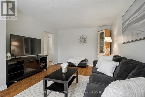 111 First Avenue, Cambridge, ON - Indoor Photo Showing Living Room
