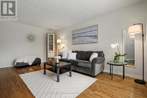 111 First Avenue, Cambridge, ON - Indoor Photo Showing Living Room