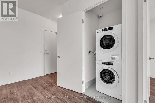 728 - 2 David Eyer Road, Richmond Hill, ON - Indoor Photo Showing Laundry Room