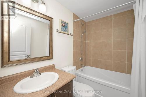 303 - 1212 Fennell Avenue E, Hamilton (Huntington), ON - Indoor Photo Showing Bathroom