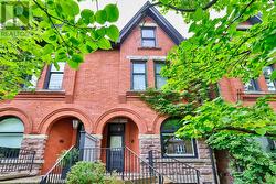 39 MACPHERSON AVENUE  Toronto, ON M5R 1W7