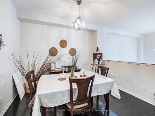 39-2171 Fiddlers Way, Oakville, ON - Indoor Photo Showing Dining Room