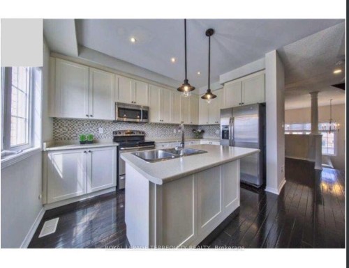 39-2171 Fiddlers Way, Oakville, ON - Indoor Photo Showing Kitchen With Double Sink With Upgraded Kitchen