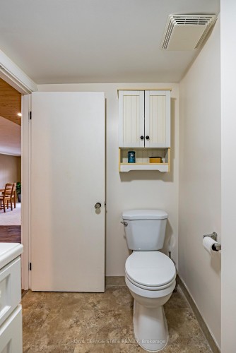 6 Begue Street, Hamilton, ON - Indoor Photo Showing Bathroom