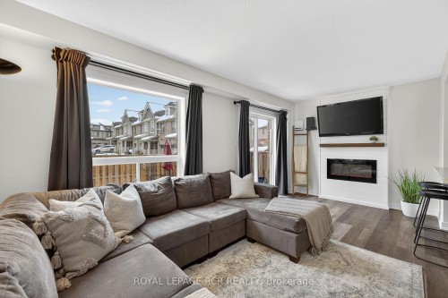 118 Parkinson Crescent, Orangeville, ON - Indoor Photo Showing Living Room With Fireplace