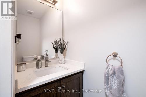 29 Springbreeze Heights, Hamilton (Stoney Creek), ON - Indoor Photo Showing Bathroom
