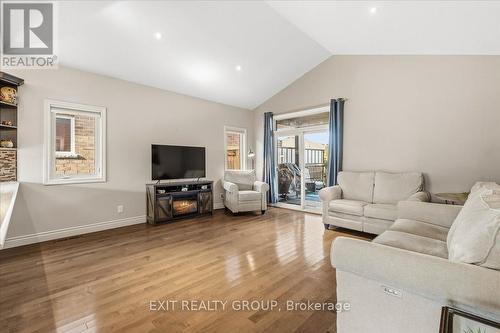 14 Cavendish Drive, Belleville (Thurlow Ward), ON - Indoor Photo Showing Living Room