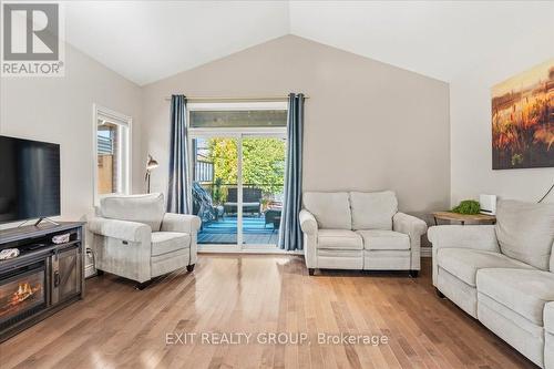 14 Cavendish Drive, Belleville (Thurlow Ward), ON - Indoor Photo Showing Living Room