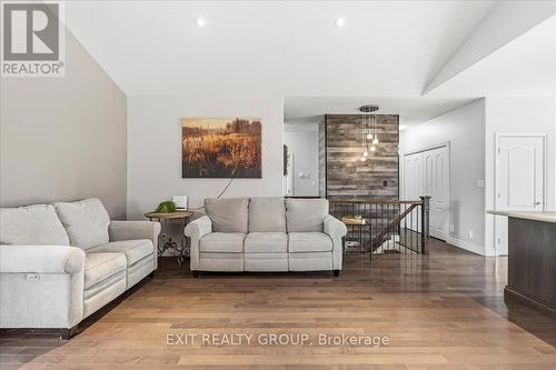 14 Cavendish Drive, Belleville (Thurlow Ward), ON - Indoor Photo Showing Living Room