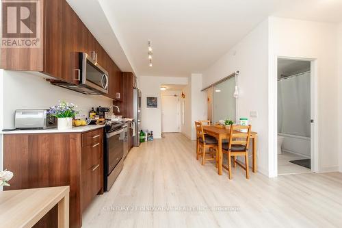 221 - 681 Yonge Street, Barrie, ON - Indoor Photo Showing Kitchen