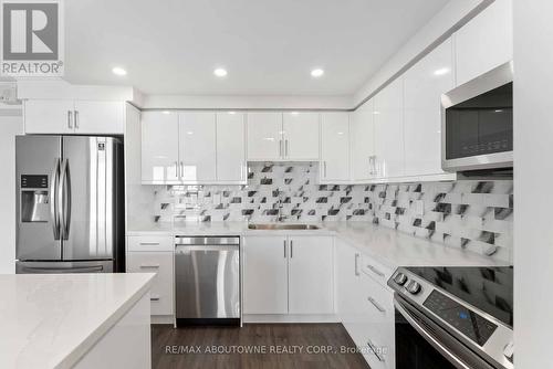 903 - 1110 Walden Circle, Mississauga, ON - Indoor Photo Showing Kitchen With Upgraded Kitchen