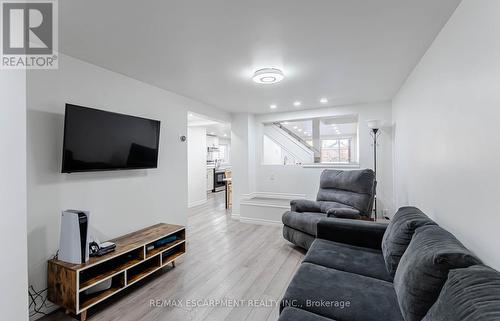 284 Paling Avenue, Hamilton, ON - Indoor Photo Showing Living Room