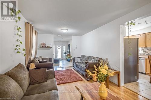 16 Jessica Street, Hamilton, ON - Indoor Photo Showing Living Room