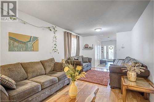 16 Jessica Street, Hamilton, ON - Indoor Photo Showing Living Room