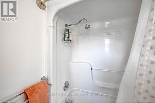 16 Jessica Street, Hamilton, ON - Indoor Photo Showing Bathroom