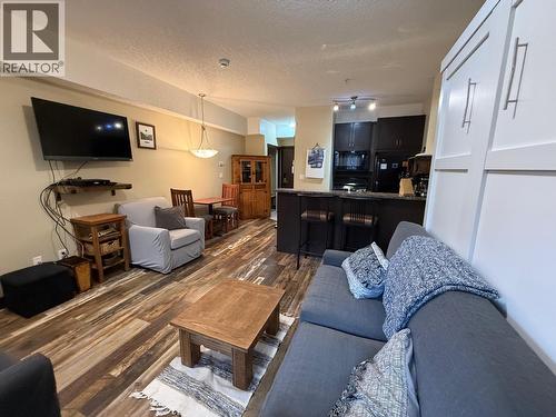 1500 Mcdonald Avenue Unit# 120, Fernie, BC - Indoor Photo Showing Living Room