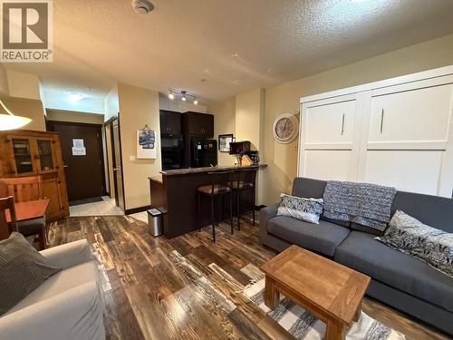 1500 Mcdonald Avenue Unit# 120, Fernie, BC - Indoor Photo Showing Living Room