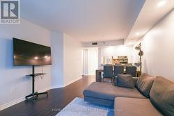 613 - 38 ELM STREET  Toronto, ON M5G 2K5