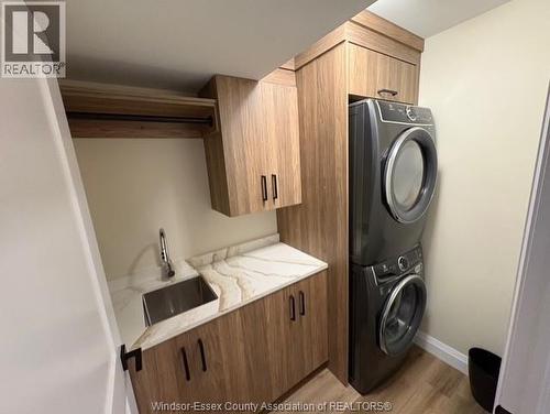 1644 Shawnee Road, Tecumseh, ON - Indoor Photo Showing Laundry Room