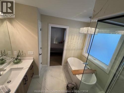 1644 Shawnee Road, Tecumseh, ON - Indoor Photo Showing Bathroom