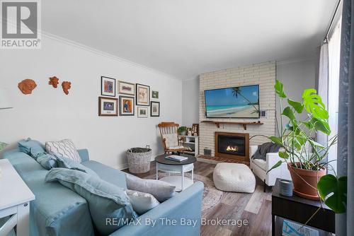 11 39Th Street S, Wasaga Beach, ON - Indoor Photo Showing Living Room With Fireplace