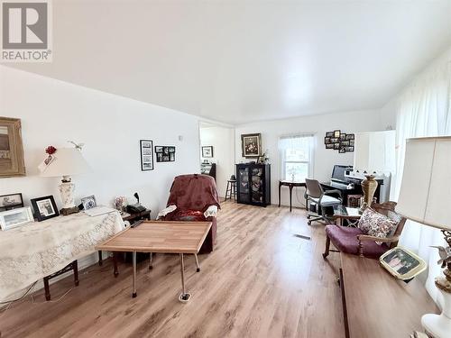 25 Jody Ln, Heyden, ON - Indoor Photo Showing Living Room