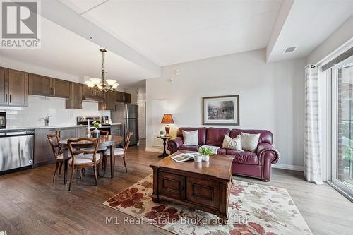 215 - 35 Kingsbury Square, Guelph (Pineridge/Westminster Woods), ON - Indoor