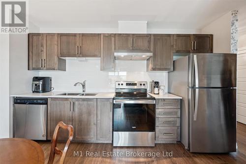 215 - 35 Kingsbury Square, Guelph (Pineridge/Westminster Woods), ON - Indoor Photo Showing Kitchen With Double Sink
